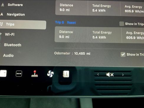 Used 2024 Tesla Model Y 2WD image 13