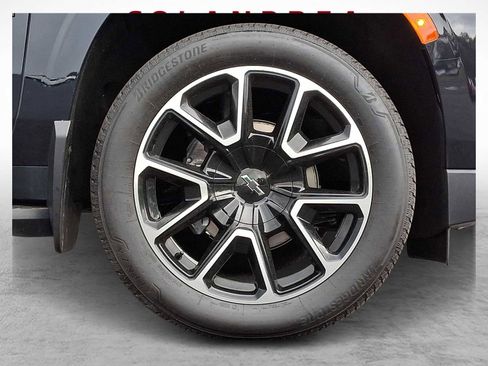 Used 2024 Chevrolet Suburban RST w/ Luxury Package AWD/4WD image 7