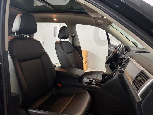 Used 2019 Volkswagen Atlas SE w/ Panoramic Sunroof Package image 16