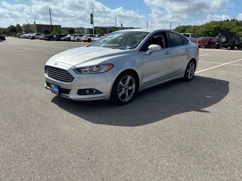 Used 2013 Ford Fusion SE FWD image 1