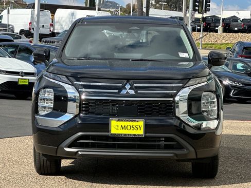 New 2026 Mitsubishi Outlander ES image 8