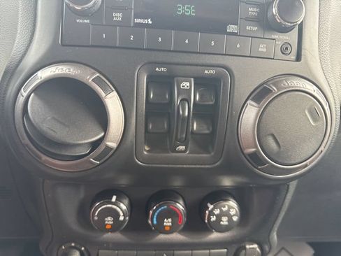 Used 2015 Jeep Wrangler Unlimited Sport w/ Quick Order Package 24S AWD/4WD image 17