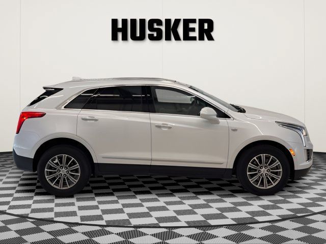 Used 2017 Cadillac XT5 Luxury FWD image 2
