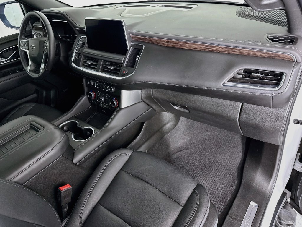 Used 2022 Chevrolet Tahoe Z71 w/ Luxury Package AWD/4WD image 17