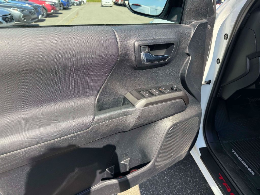 Used 2021 Toyota Tacoma TRD Off-Road AWD/4WD image 16
