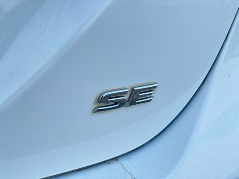 Used 2022 Toyota Camry SE w/ Convenience Package FWD image 5