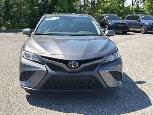 Used 2020 Toyota Camry SE FWD image 3