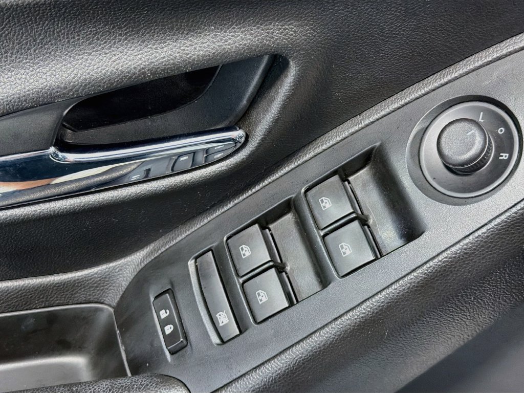 Used 2019 Chevrolet Trax LT w/ LT Convenience Package FWD image 18