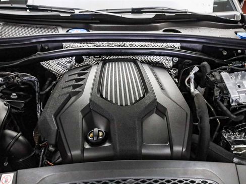 Used 2025 Porsche Macan image 32