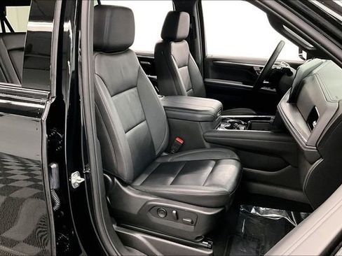 Used 2025 Chevrolet Suburban Z71 image 8