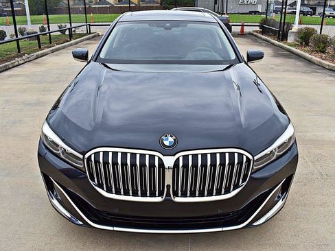 Used 2022 BMW 740i RWD image 13