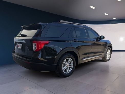 Used 2024 Ford Explorer XLT RWD image 5