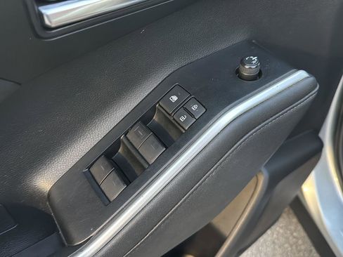 Used 2021 Toyota Highlander XLE image 29