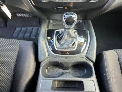 Used 2020 Nissan Rogue Sport S image 17