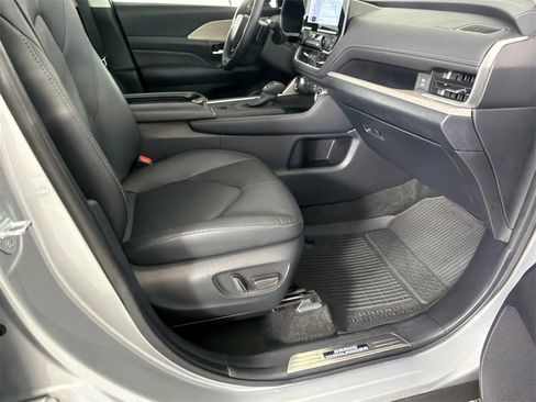 Used 2024 Toyota Grand Highlander Platinum image 15