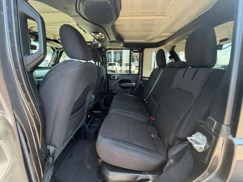 Used 2023 Jeep Wrangler Unlimited Rubicon 4xe w/ Cold Weather Group AWD/4WD image 10