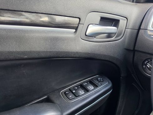 Used 2022 Chrysler 300 Touring L RWD image 19