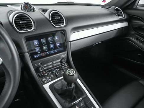 Used 2025 Porsche 718 Cayman RWD image 21