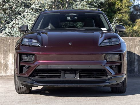 Certified 2024 Porsche Macan Turbo Electric AWD/4WD image 8