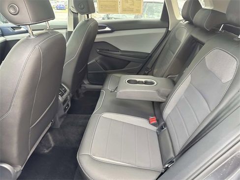 Certified 2024 Volkswagen Taos SE w/ Panoramic Sunroof Package image 10