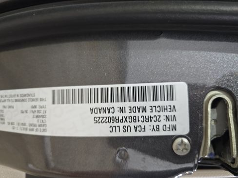 Used 2023 Chrysler Pacifica Touring-L FWD image 32