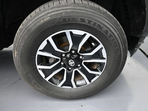 Used 2022 Toyota Tacoma TRD Sport w/ Technology Package RWD image 9