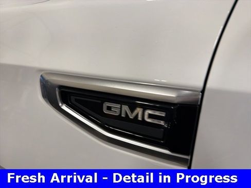 Used 2024 GMC Yukon Denali image 32
