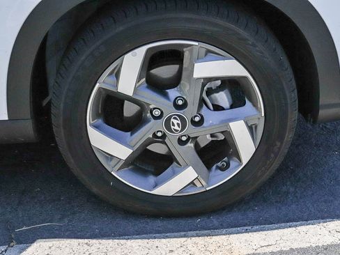 Used 2025 Hyundai Venue Limited FWD image 19