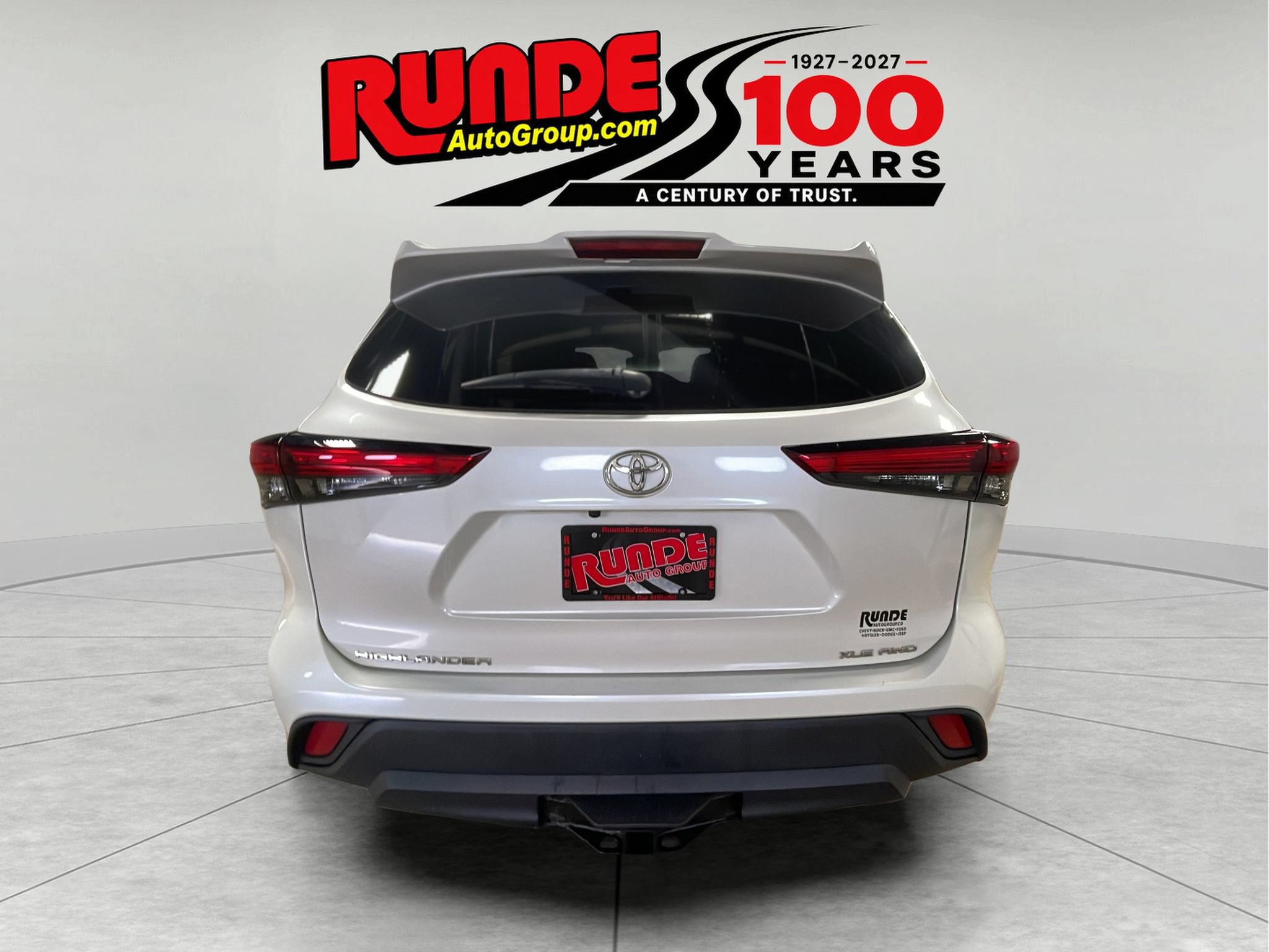 Used 2021 Toyota Highlander XLE AWD/4WD image 4