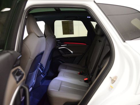 New 2025 Audi Q5 Prestige image 11