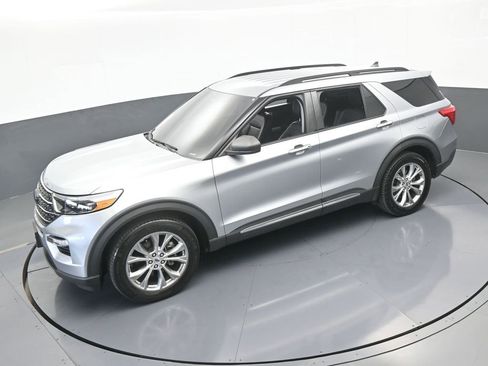 Used 2022 Ford Explorer XLT w/ Equipment Group 202A image 45