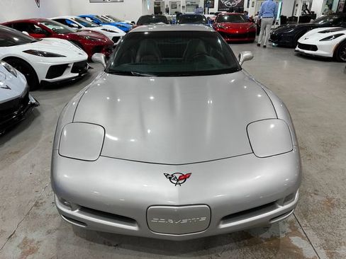 Used 2004 Chevrolet Corvette Coupe w/ Preferred Equipment Group RWD image 19