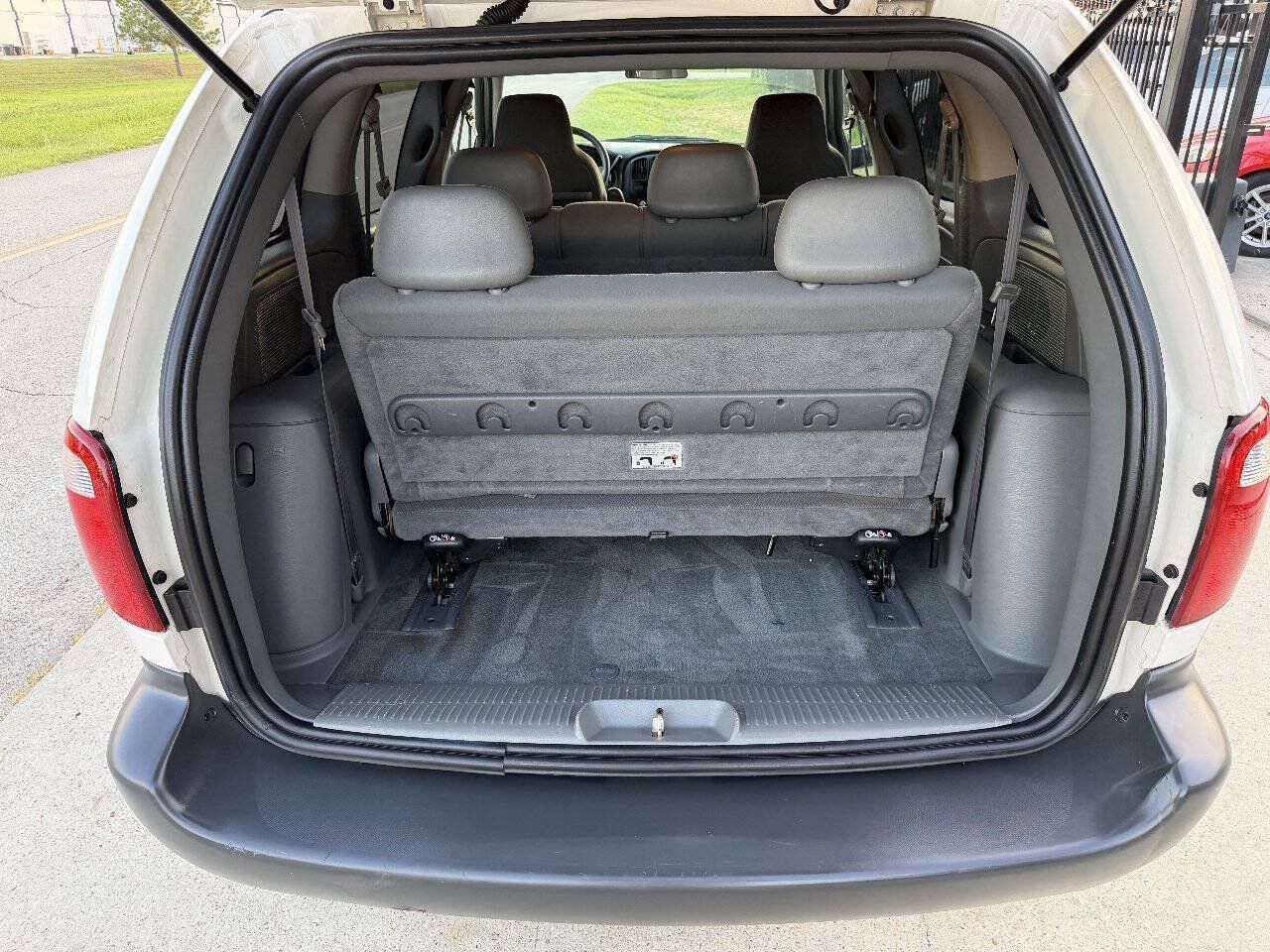 Used 2005 Dodge Caravan SE w/ Popular Equipment Group FWD image 17