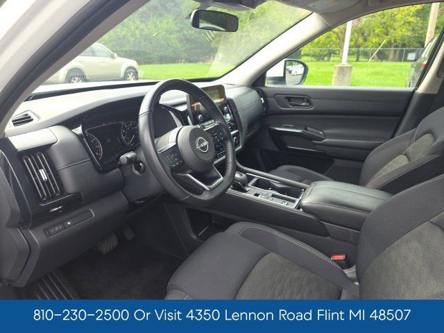 Used 2024 Nissan Pathfinder SV FWD image 10