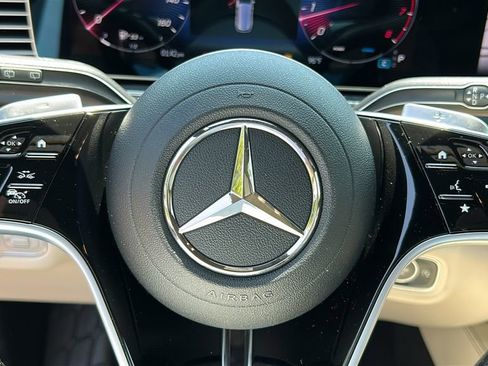 Used 2025 Mercedes-Benz GLS 450 4MATIC image 11