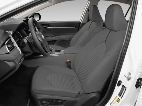 Used 2025 Toyota Camry XLE FWD image 10