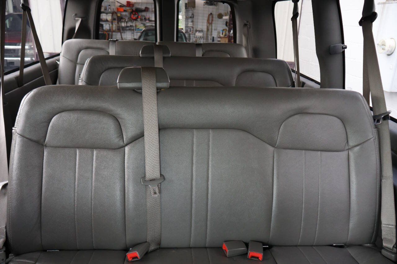 Used 2018 Chevrolet Express 2500 LS w/ Driver Convenience Package RWD image 8