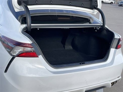 Used 2022 Toyota Camry SE image 29