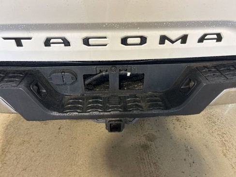 Used 2021 Toyota Tacoma TRD Off-Road AWD/4WD image 10