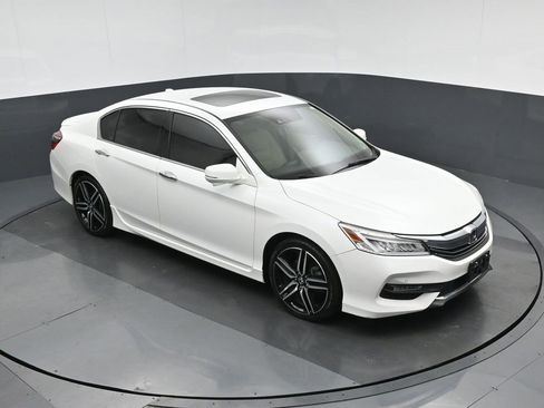 Used 2017 Honda Accord Touring image 61