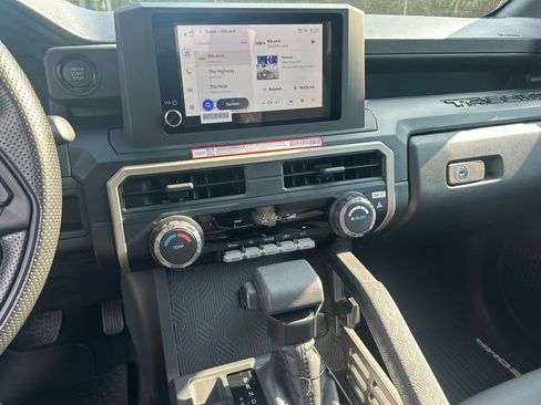 New 2026 Toyota Tacoma SR AWD/4WD image 17