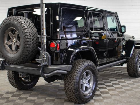 Used 2012 Jeep Wrangler Unlimited Rubicon image 3