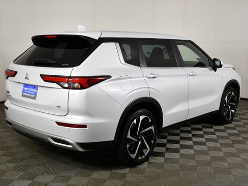 Used 2023 Mitsubishi Outlander SE AWD/4WD image 6