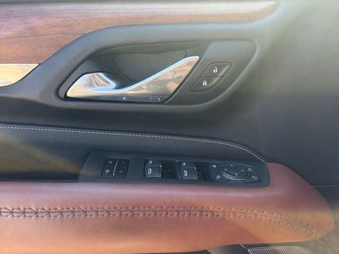 Used 2023 GMC Yukon Denali Ultimate AWD/4WD image 4