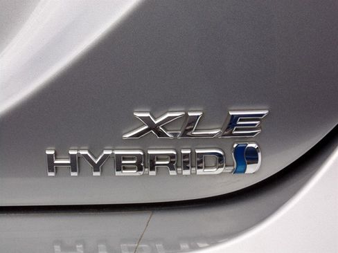 Used 2020 Toyota Camry XLE image 14