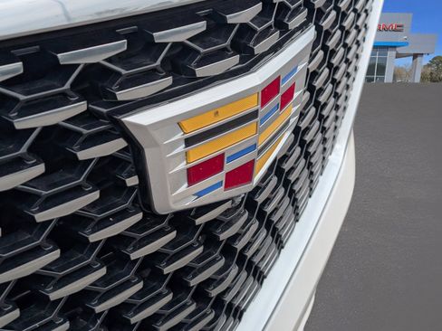 Used 2023 Cadillac Escalade Luxury AWD/4WD image 5