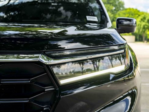 Used 2025 Honda Pilot Elite image 11