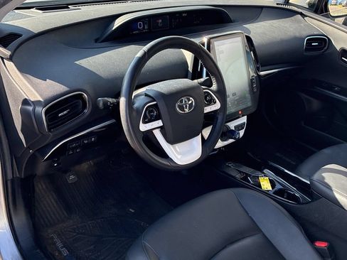 Used 2017 Toyota Prius Prime Advanced FWD image 3