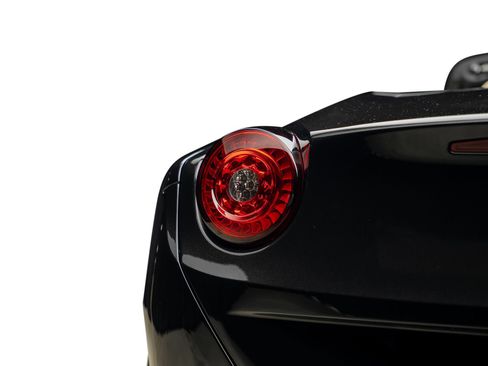 Used 2015 Ferrari California T RWD image 14