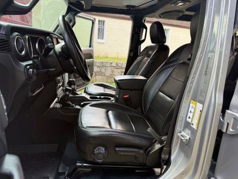 Used 2018 Jeep Wrangler Unlimited Sahara w/ Quick Order Package 24M Moab image 18